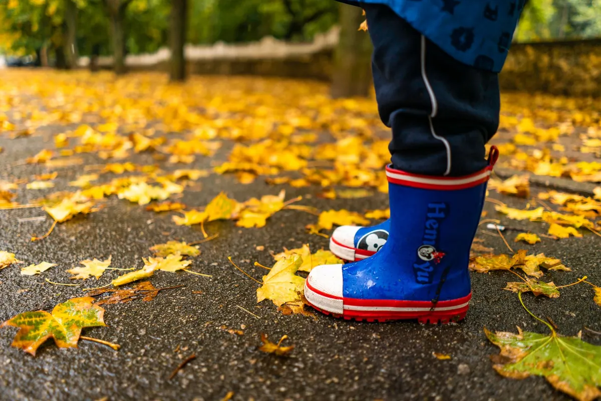 Beginner's Guide to Walking in Wellington Boots: Socks, Gait, and Blister Prevention